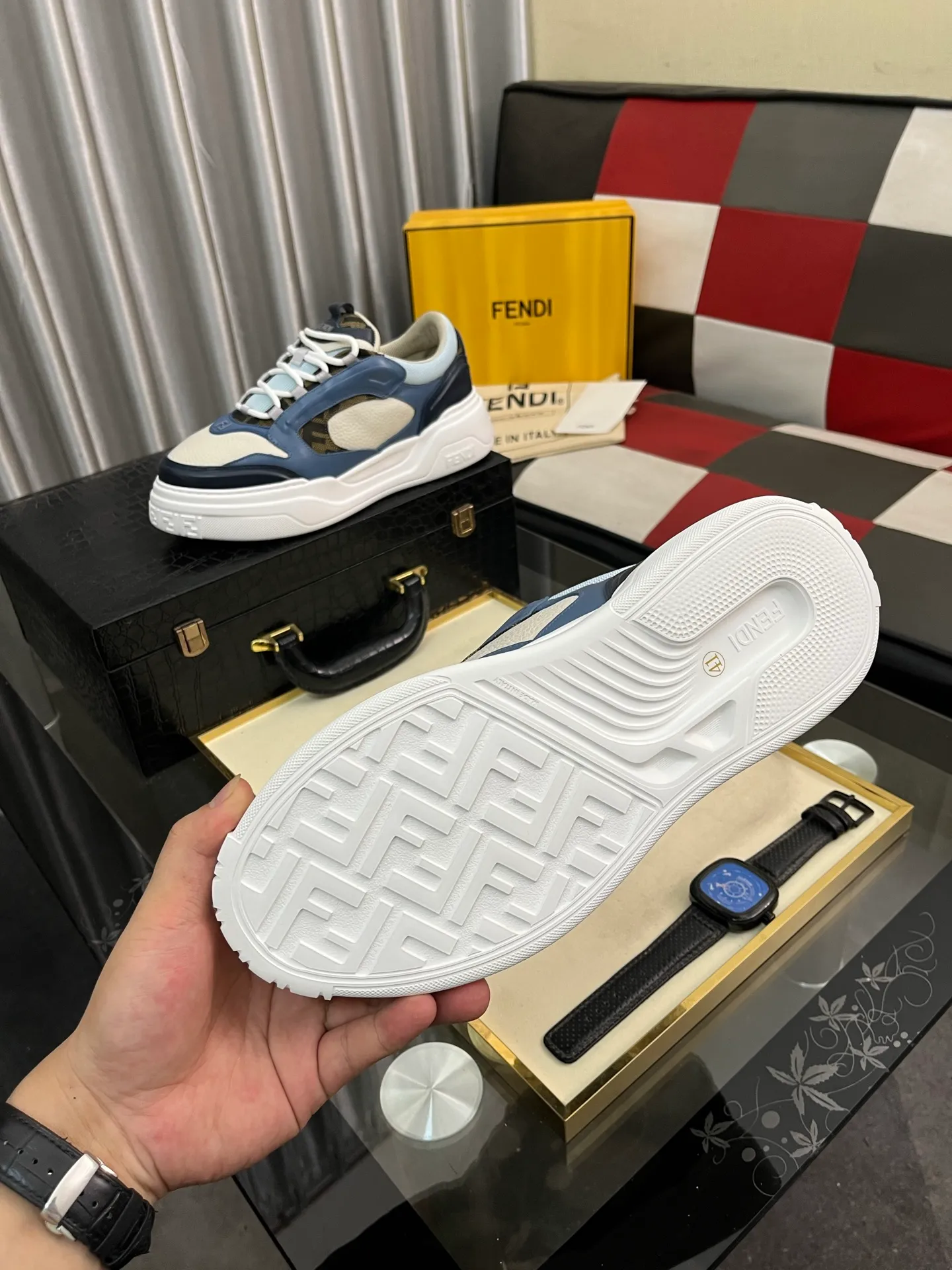 Men's Men's Shoes 💰680⌚️⌚️(Higher version) [Fendi] Fendi's latest casual shoes for men! Available at counters simultaneously! A one-to-one replica of the original. Made entirely of imported top-grain calfskin, the interior is made of top-grain water-dyed cowhide, and the original factory-supplied rubber outsole. Leading new fashion concepts. Matching code: 38-44. 45 can be customized and non-returnable!